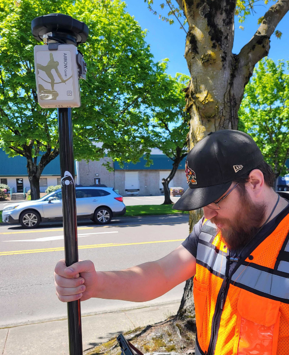 Digital Mapping Group Eos Arrow Gold With Pole In Action