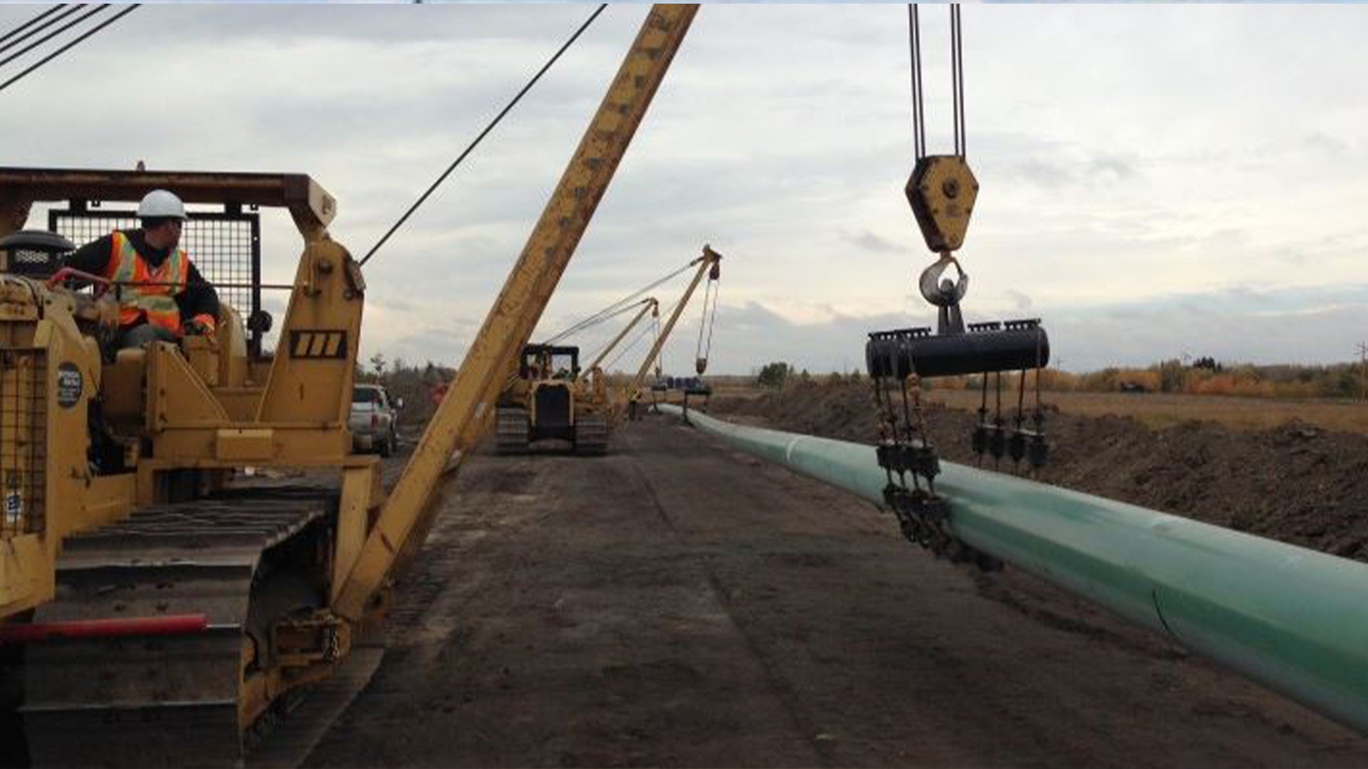 Enmapp pipeline services crew mapping pipeline construction with an Eos Arrow GNSS receiver